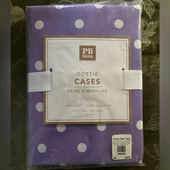 NEW 2 Pottery Barn Teen DOTTIE Purple Standard Pillow Cases 26x20 Polka Dot - Picture 1 of 3